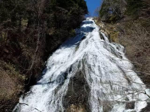 逃离空旷大街